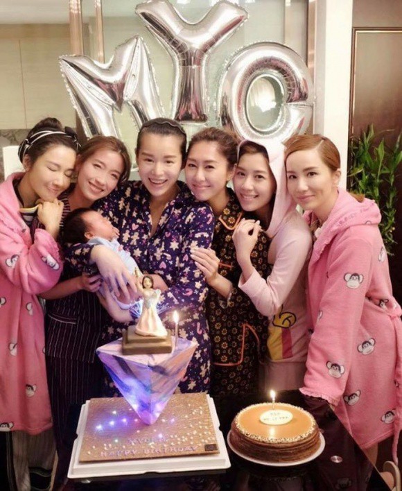 Hồ Hạnh Nhi rủ bạn bè diện đồ ngủ, tổ chức sinh nhật mừng tuổi 38 Hồ Hạnh Nhi rủ bạn bè diện đồ ngủ, tổ chức sinh nhật mừng tuổi 38