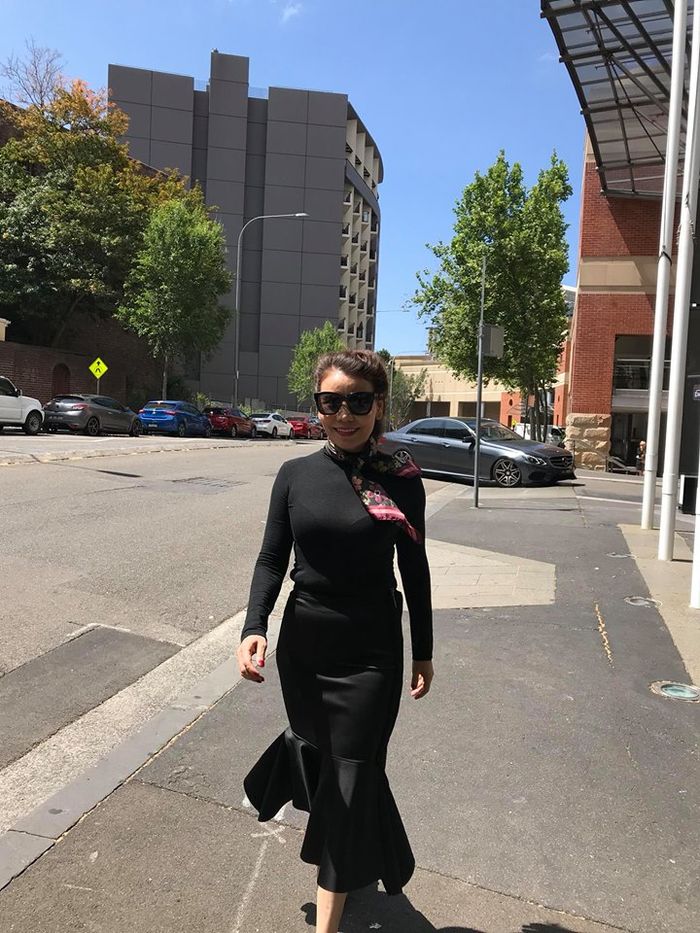 Mẹ Hồ Ngọc Hà trồng chuối ở tuổi U60 gây chú ý trên đường phố Úc