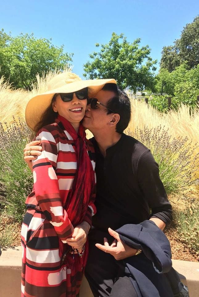 Mẹ Hồ Ngọc Hà trồng chuối ở tuổi U60 gây chú ý trên đường phố Úc