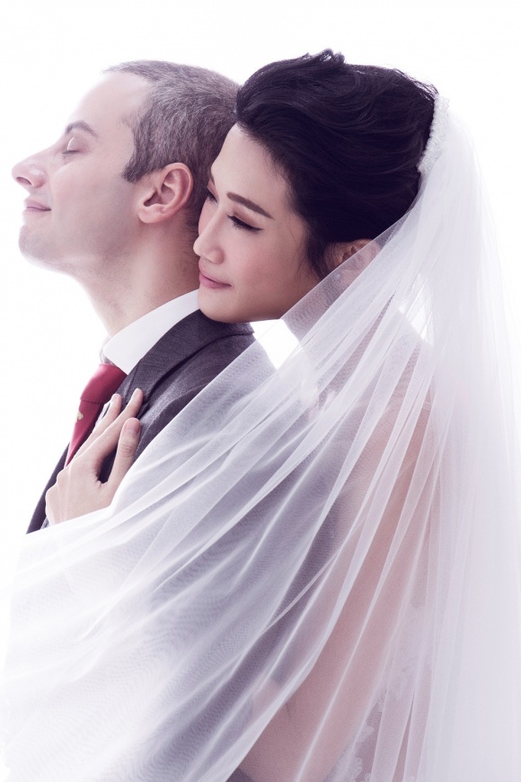 Kha Mỹ Vân rạng ngời hạnh phúc trong loạt ảnh cưới với chồng ngoại quốc Kha Mỹ Vân rạng ngời hạnh phúc trong loạt ảnh cưới với chồng ngoại quốc