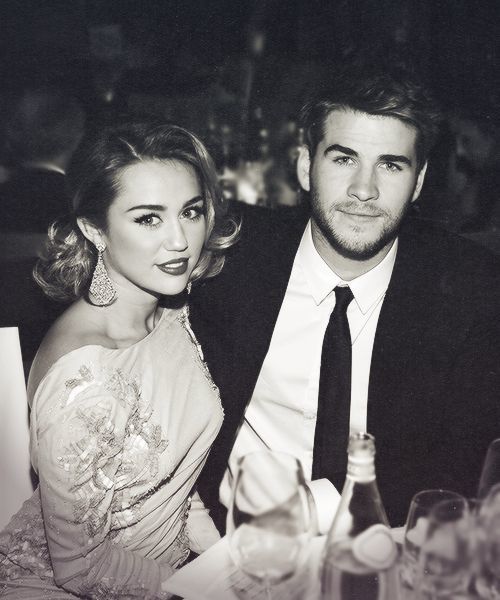 Miley Cyrus sau tất cả vẫn quay lại với người yêu cũ, Taylor Swift 10 năm và 1001 mối tình Miley Cyrus sau tất cả vẫn quay lại với người yêu cũ, Taylor Swift 10 năm và 1001 mối tình