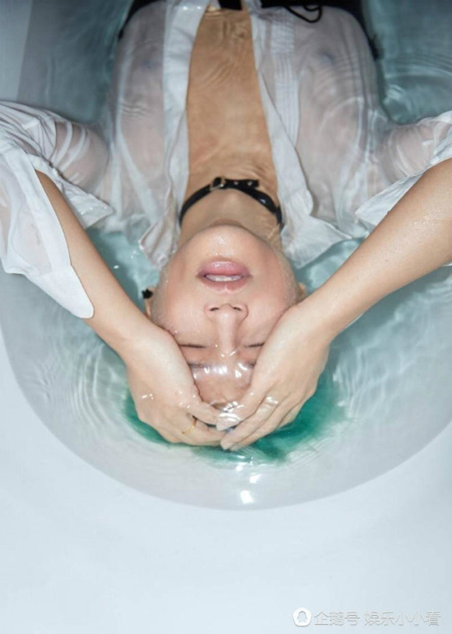 Chán diện đồ da bó, Nhĩ Thái Trần Chí Bằng lại mặc corset nữ khiến khán giả giật mình