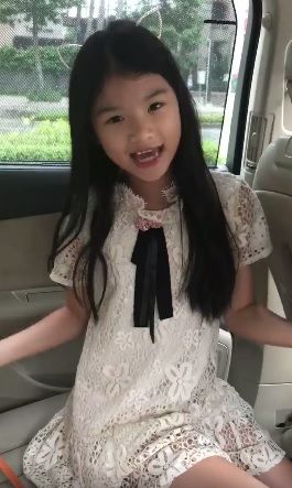 Con gái Trương Ngọc Ánh - Trần Bảo Sơn gây bất ngờ với khả năng nói tiếng Anh như người bản địa