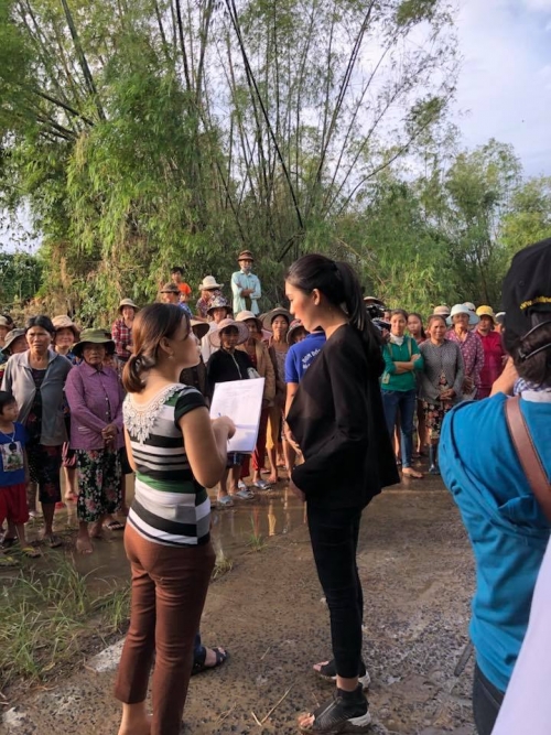 Tường Linh giản dị về quê nhà Phú Yên cứu trợ bà con bị bão lũ Tường Linh giản dị về quê nhà Phú Yên cứu trợ bà con bị bão lũ