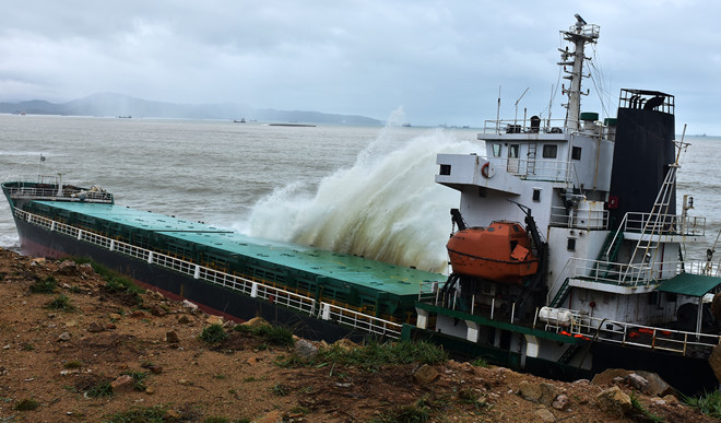 Bộ trưởng Trần Hồng Hà: Cấp bách ứng phó sự cố tàu chìm