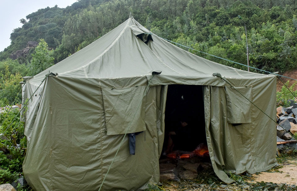 Nghĩa địa tàu hàng bị chìm sau bão số 12 ở biển Quy Nhơn