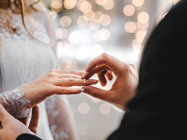 Chàng trai sợ mất mật vì bố mẹ bạn gái đòi 12 tỷ tiền thách cưới