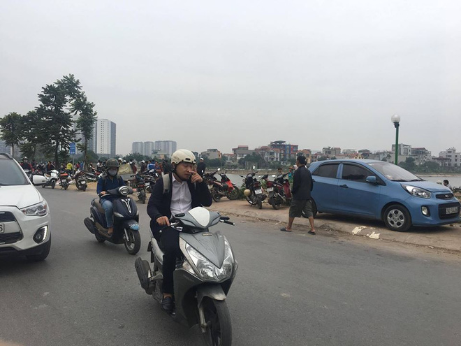 Hà Nội: Bàng hoàng phát hiện thi thể người đàn ông nổi trên hồ Định Công
