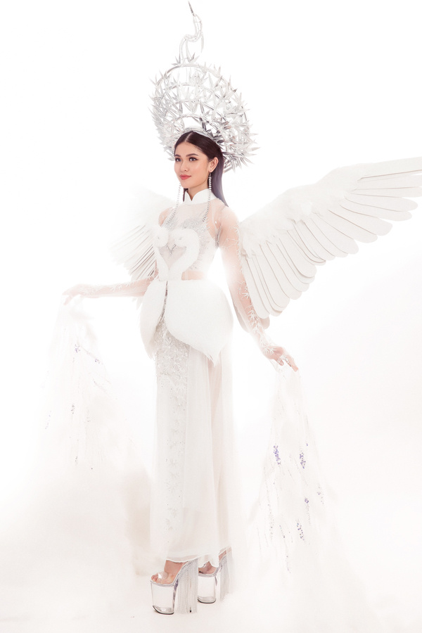 Thùy Dung mặc váy con cò thi trang phục truyền thống tại Miss International