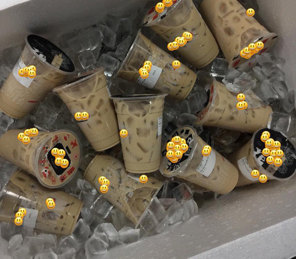 Thanh niên mua 300 cốc trà sữa đi tỏ tình và cái kết chẳng ai mong