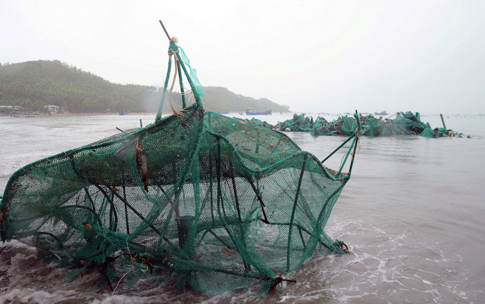 Vương quốc tôm hùm người trắng tay, người lâm cảnh nợ