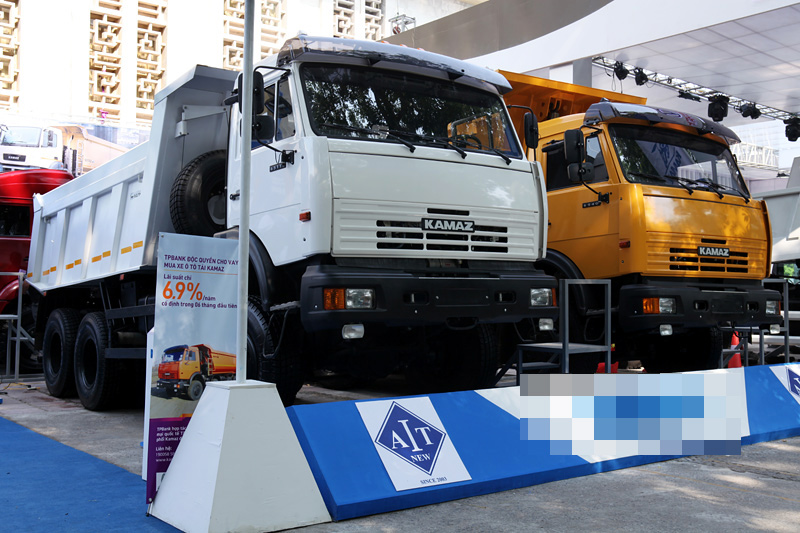 Nhiều loại ô tô tăng giá mạnh: Dân buôn xe tính bỏ nghề