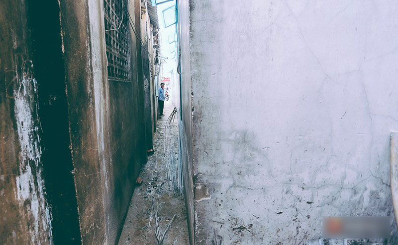 Từ vụ cháy nhà trong hẻm nhỏ khiến 3 mẹ con tử vong: Thấp thỏm sống trong những con hẻm chỉ vừa một người đi