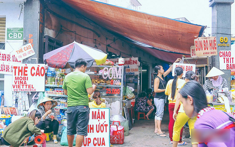 Từ vụ cháy nhà trong hẻm nhỏ khiến 3 mẹ con tử vong: Thấp thỏm sống trong những con hẻm chỉ vừa một người đi