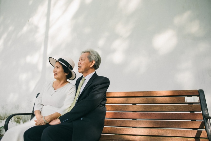 Con trai chụp ảnh cưới cho bố 77 tuổi hút nghìn like