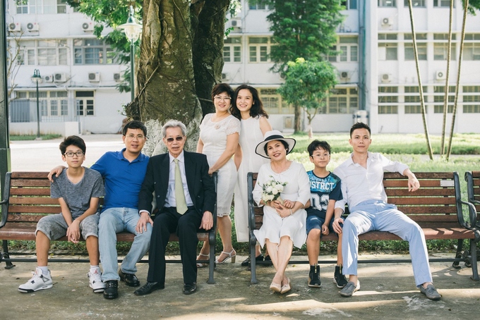 Con trai chụp ảnh cưới cho bố 77 tuổi hút nghìn like