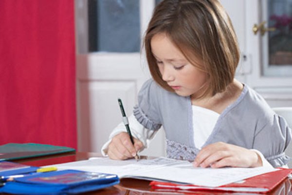 Bài tập toán của bé 8 tuổi khiến phụ huynh cả thế giới đau đầu`