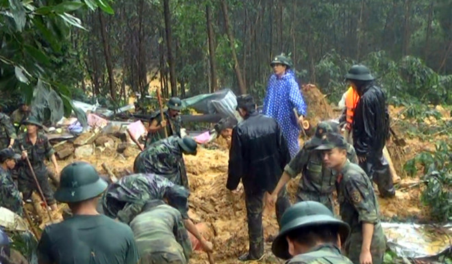 Tìm thấy 2 công nhân thủy điện bị sạt lở vùi lấp