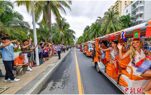 Mỹ Linh và dàn mỹ nhân Miss World được chào đón ở Tam Á