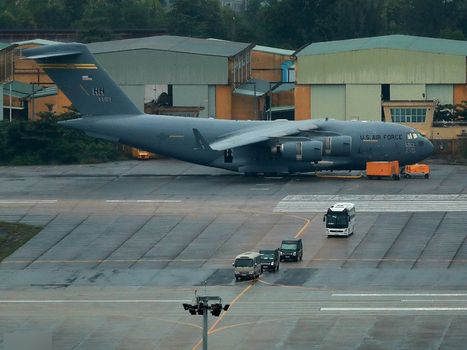 Đoàn xe Tổng thống Trump đến Đà Nẵng