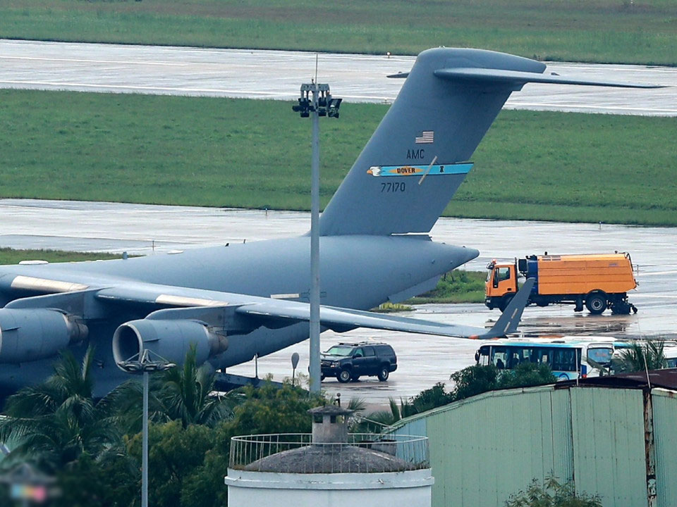 Đoàn xe Tổng thống Trump đến Đà Nẵng