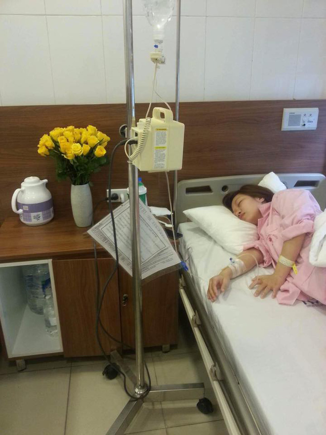 Là mẹ đơn thân mắc ung thư giai đoạn cuối vẫn có chàng trai nắm tay chưa một lần rời đi