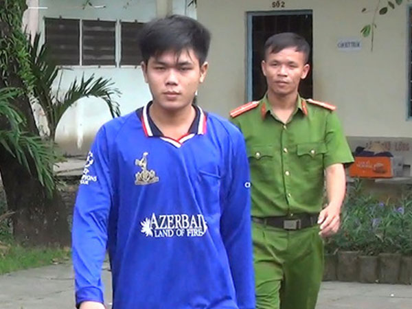 Oan nghiệt từ việc mẹ sống như vợ chồng với chú ruột