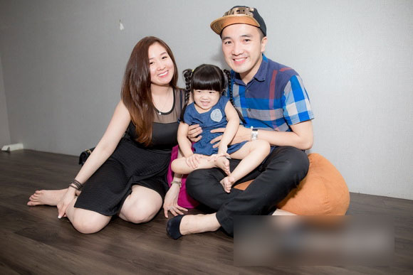Dương Ngọc Thái được vợ con tháp tùng đi tập nhạc Dương Ngọc Thái được vợ con tháp tùng đi tập nhạc