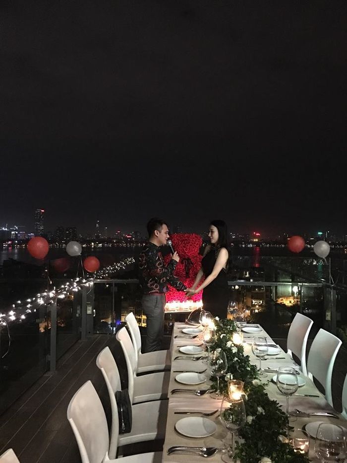 Sau màn cầu hôn siêu lãng mạn, Khắc Việt xuất hiện tình tứ cùng bạn gái hot girl Sau màn cầu hôn siêu lãng mạn, Khắc Việt xuất hiện tình tứ cùng bạn gái hot girl