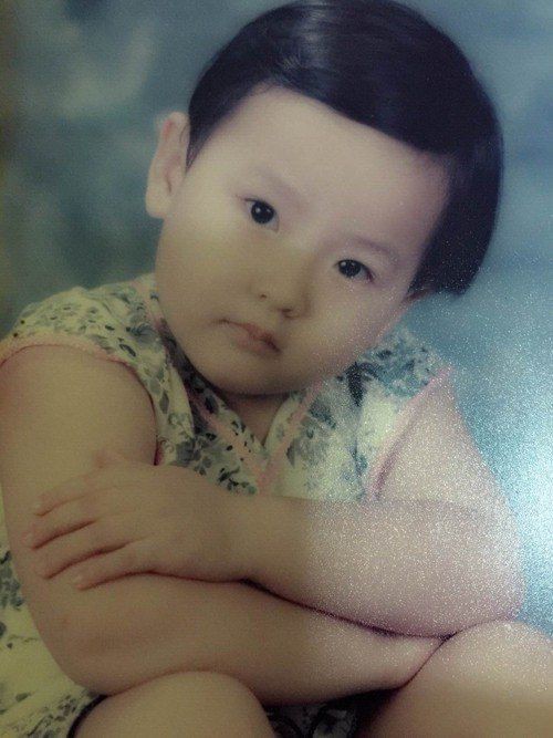 Hé lộ loạt ảnh thời thơ ấu cực đáng yêu của Hoa hậu Hoàn cầu 2017 Khánh Ngân