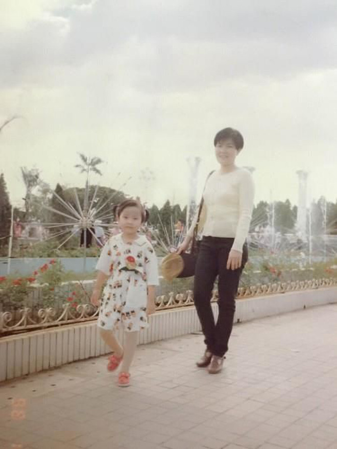 Hé lộ loạt ảnh thời thơ ấu cực đáng yêu của Hoa hậu Hoàn cầu 2017 Khánh Ngân