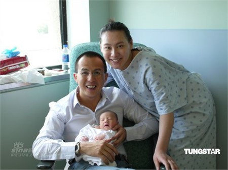 Sao nữ Trung Quốc gây sốc khi dùng cơm với đại gia 1 tiếng mà hôn nhau đến 33 lần