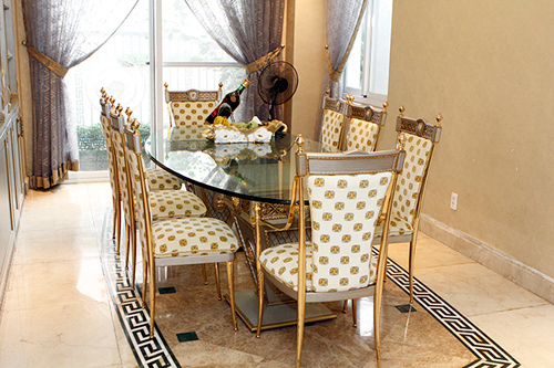 Trúc phim Những ngọn nến trong đêm giờ sống trong ngôi nhà ra sao?