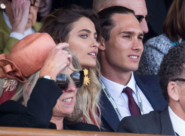 Con gái Michael Jackson quấn quýt bên hot boy ở Australia