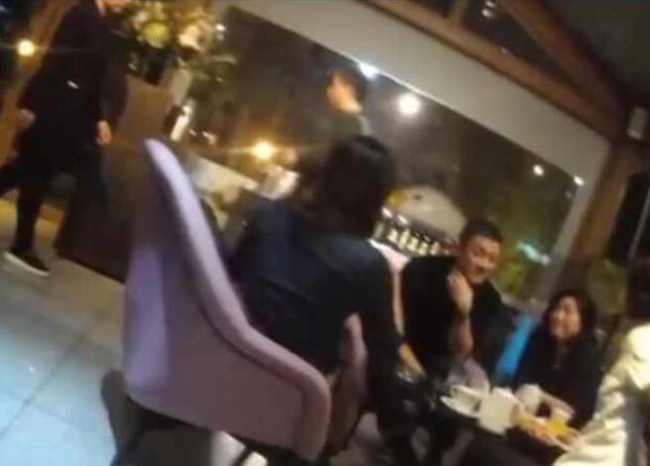 Vương Phi hội ngộ chồng cũ khi Tạ Đình Phong mải miết với công việc