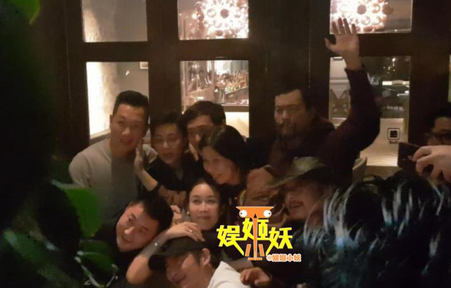 Vương Phi hội ngộ chồng cũ khi Tạ Đình Phong mải miết với công việc