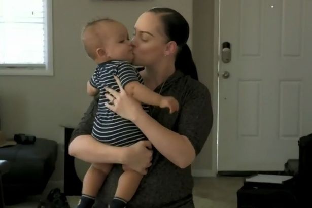 Hy hữu ca sinh đôi một con mình, một con người khác