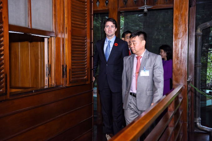 Thủ tướng Canada thăm Nhà sàn Bác Hồ