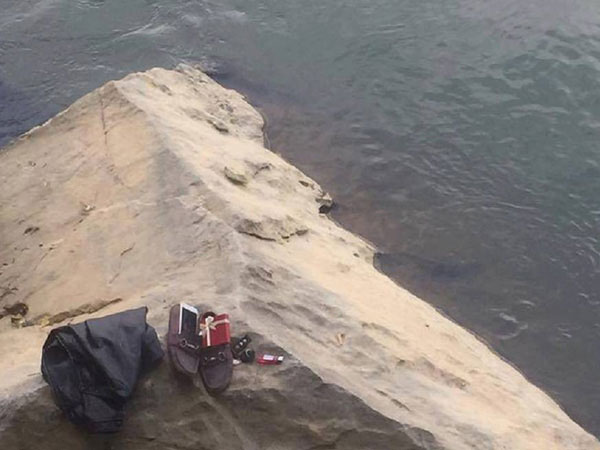 Bắc Kạn: Nam thanh niên để lại hộp quà nhỏ trên bờ rồi nhảy sông tự tử