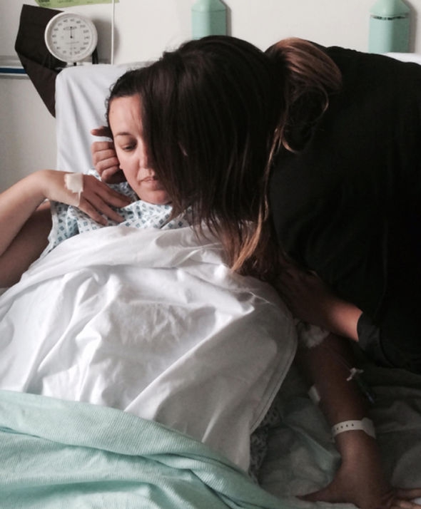 Thai phụ vỡ tử cung, đứa trẻ suýt “chết đuối” trong bụng mẹ vì một biến chứng nguy hiểm