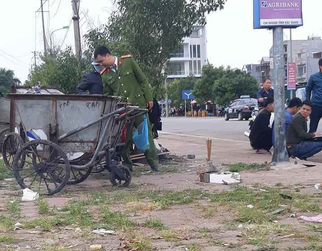 Tá hỏa phát hiện xác trẻ sơ sinh trong xe rác