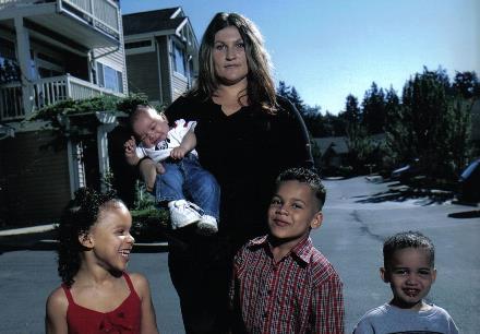 Vì sao sinh con ra mà không phải là cha mẹ ruột