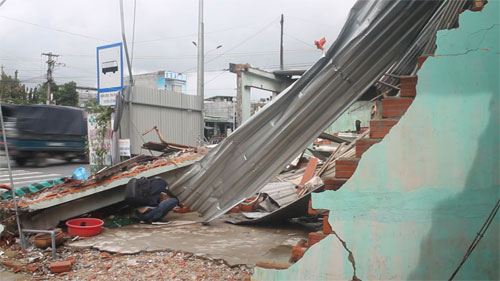 Vụ xe tải tông sập 4 nhà dân: Mệt mỏi chờ bồi thường