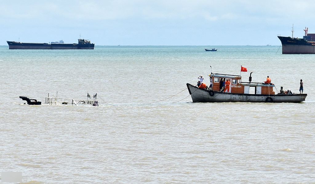 Vì sao bão số 12 gây thảm hoạ tàu chìm ở cảng Quy Nhơn?