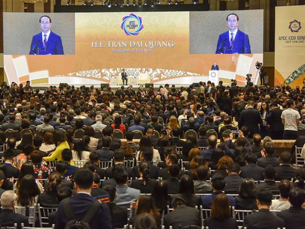 Tổng thống Philippines Duterte hôm nay phát biểu tại CEO Summit