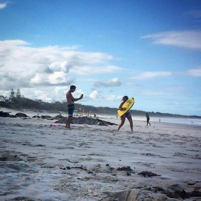 Đằng sau cô gái sống ảo chính là chàng trai chịu chụp ảnh