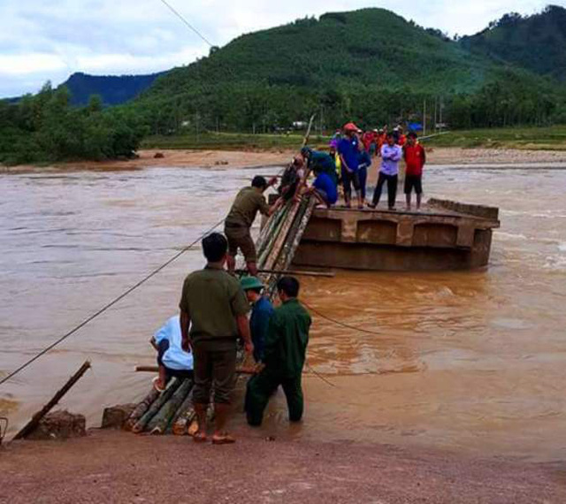 Bình Định: Hơn 100 người bị cô lập suốt 5 ngày vì lũ lịch sử, sạt lở đất