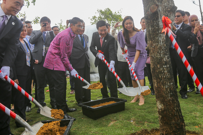 Người Đà Nẵng thích thú với công viên APEC