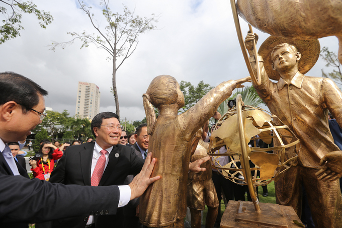 Người Đà Nẵng thích thú với công viên APEC