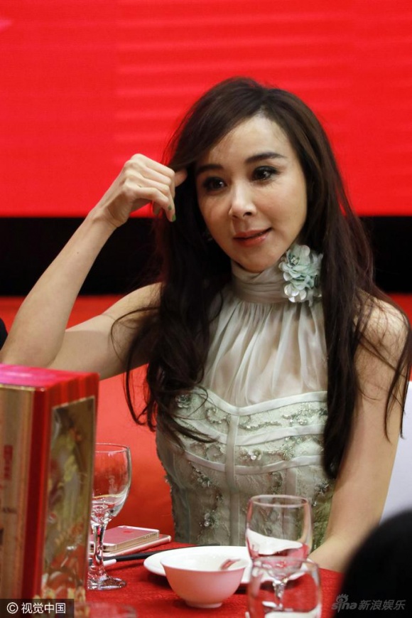 Mỹ nhân được đại gia bao trọn gói chịu tủi nhục, neo đơn tuổi xế chiều